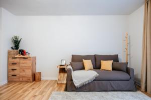 Forest Villa Apartment with Balcony & Parking