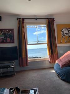 Lenham House by Keepers Cottages