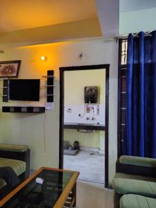 Luxury Retreat 3 BHK Flat For Family and Group Homestay, Prime Location Near Kashi Vishwanath Temple