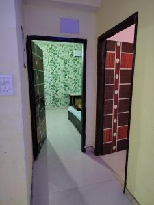 Luxury Retreat 3 BHK Flat For Family and Group Homestay, Prime Location Near Kashi Vishwanath Temple