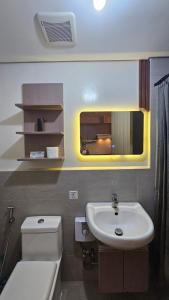 Cozy Stay near IT Park, pool, netflix, fast wifi, gym