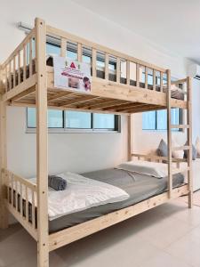 N13-05 MetroCity Square Condominium - 3R2B - 8 Pax