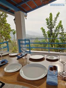 The Camphor Villa - Farmers Deck