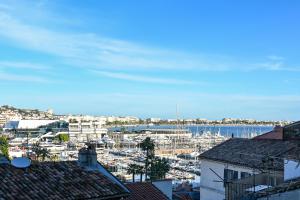 LILLUSIONISTE studio vue mer dans le Suquet