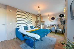 LILLUSIONISTE studio vue mer dans le Suquet