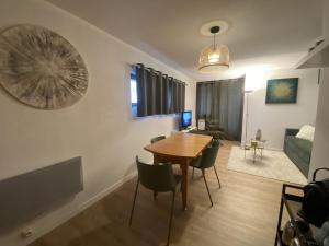 Appartement Fred Chamrousse - Au pied des pistes avec connexion wifi internet haut débit fibre - idéal pour les télétravailleurs