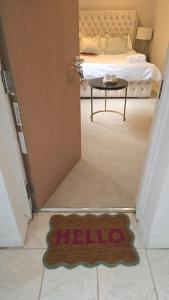 Cosy Studio Getaway - Free Parking & Central Links