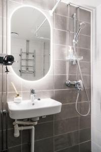 1BR Demure Design Urban Living Space