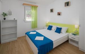 Awesome Home In Tinjan