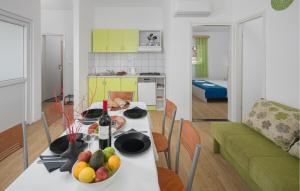 Awesome Home In Tinjan