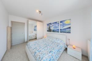 Garda SI lake view with pool