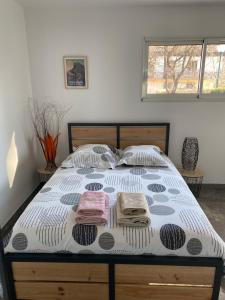 Studio au calme avec terrasse et parking privé