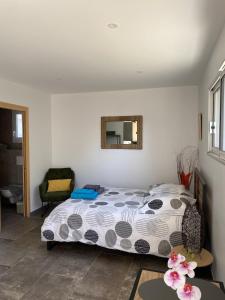 Studio au calme avec terrasse et parking privé