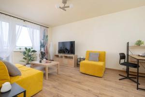 Comfortable Apartment with Balcony Remote Working Near a Nature Reserve by Noclegi Renters