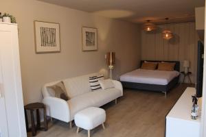 Maison Côte - Moderne Studio met Privé Tuin, Nabij Strand & Circuit