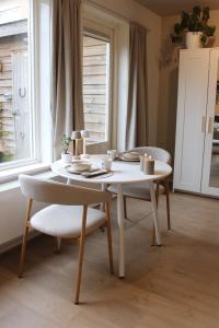 Maison Côte - Moderne Studio met Privé Tuin, Nabij Strand & Circuit