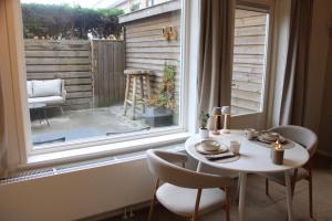 Maison Côte - Moderne Studio met Privé Tuin, Nabij Strand & Circuit