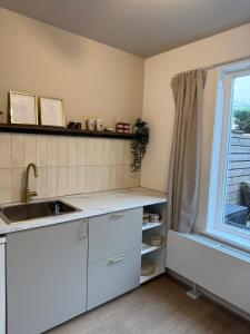 Maison Côte - Moderne Studio met Privé Tuin, Nabij Strand & Circuit