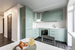 Spacious and Modern Apartment with Free Parking