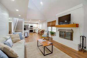 2 Mi to Tims Ford Lake! Cozy Cottage with Fireplace