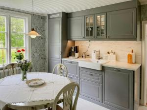 Historic Countryside Home Near Lake In Ekeryd