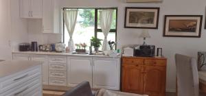 Waybury Cottage - a cozy home from home !