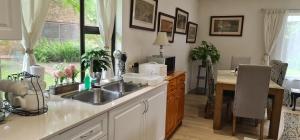 Waybury Cottage - a cozy home from home !