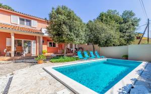 Cozy holiday home Ella Nature with pool near the beach