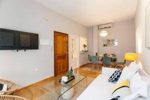 Bright Apt Full of Light Near El Divino Salvador