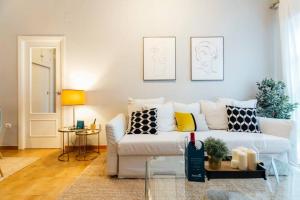 Bright Apt Full of Light Near El Divino Salvador