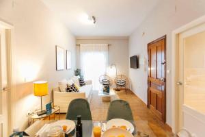 Bright Apt Full of Light Near El Divino Salvador