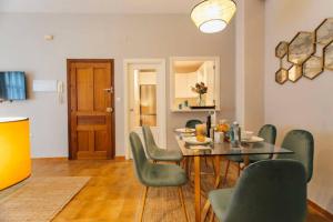 Bright Apt Full of Light Near El Divino Salvador