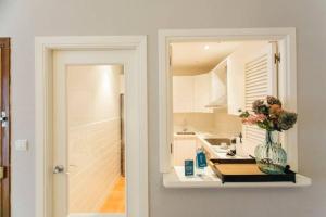 Bright Apt Full of Light Near El Divino Salvador