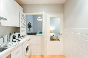 Bright Apt Full of Light Near El Divino Salvador