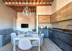 Maison Carol, moderna e luminosa in centro e vicino al mare