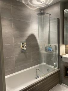 Cozy Flat in Gated Harrow Estate, 7mins to Station