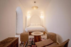 Riad KECH LeS ESSENSIELS