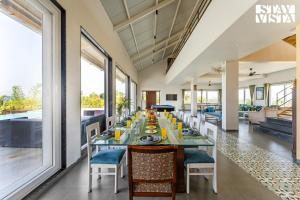 StayVista at Miraai Farm with Infinity Pool, Views