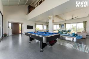 StayVista at Miraai Farm with Infinity Pool, Views