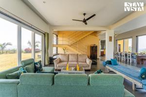 StayVista at Miraai Farm with Infinity Pool, Views