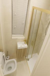 Chic Studio Auto Check-In, 15 Min to Central