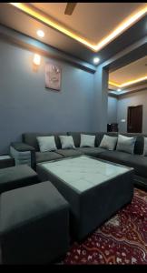 THE LUSH - House Party And Home Stay