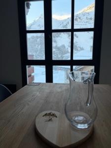 Cosy Arc 1950, Ski-in Ski-out with Interior Swimming Pool, Sauna & Hammam