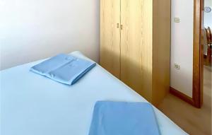 1 Bedroom Stunning Apartment In Vir