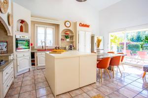 Villa Valleron by Villa Plus