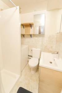 Bright Studio with Stunning Open View Paris 16, Dauphine University