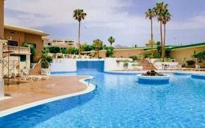 Ocean View Apartment, balcony & parking, Tenerife South Escape