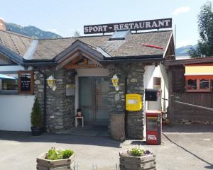 Tiny House neben Skipiste