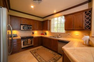 Bay Residence 9F 3 bdr Garden View in Los Suenos