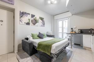 Navigli bilocale moderno con balcone sul giardino